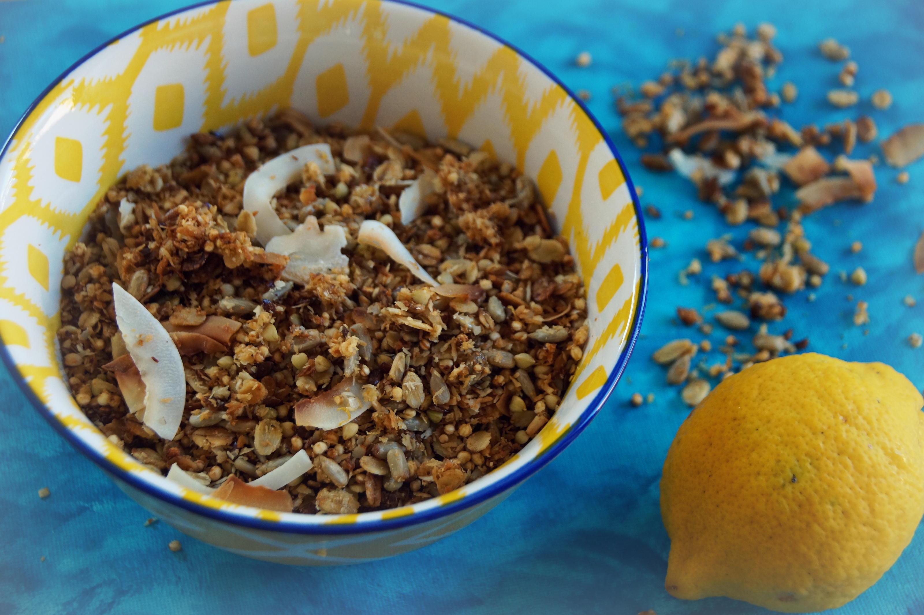 Bilder für Frühstück: Zitronen-Kokos-Sonnenblumenkern-Granola - Rezept