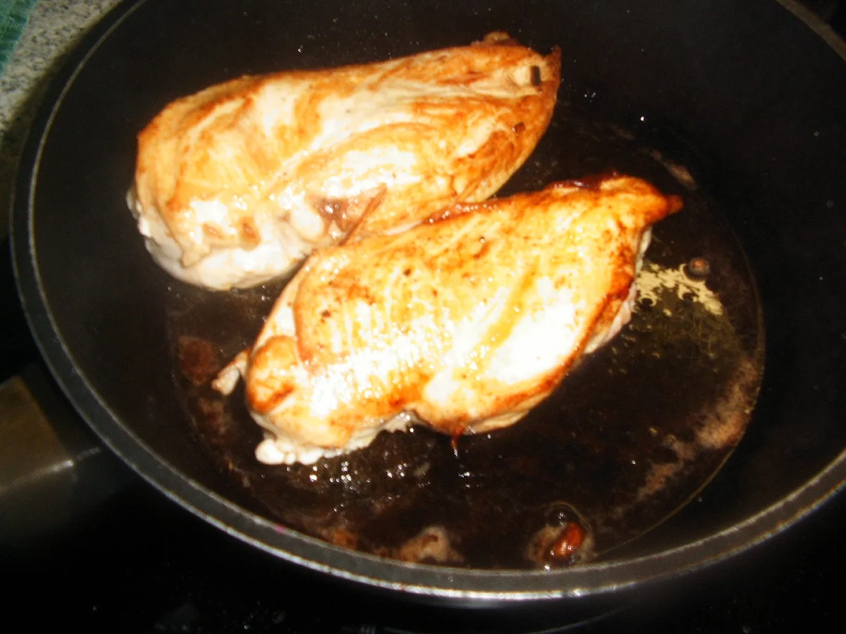 Hähnchenbrust mit einer Frischkäse Zucchini Tomaten Füllung - Rezept - Bild Nr. 3617