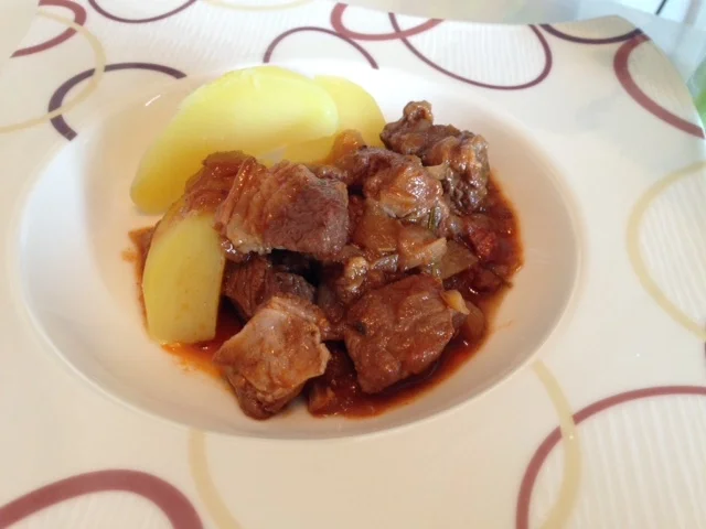 Rezept: Butterweicher Gulascheintopf Bild Nr. 2 Butterweicher Gulascheintopf - Rezept - Bild Nr. 2