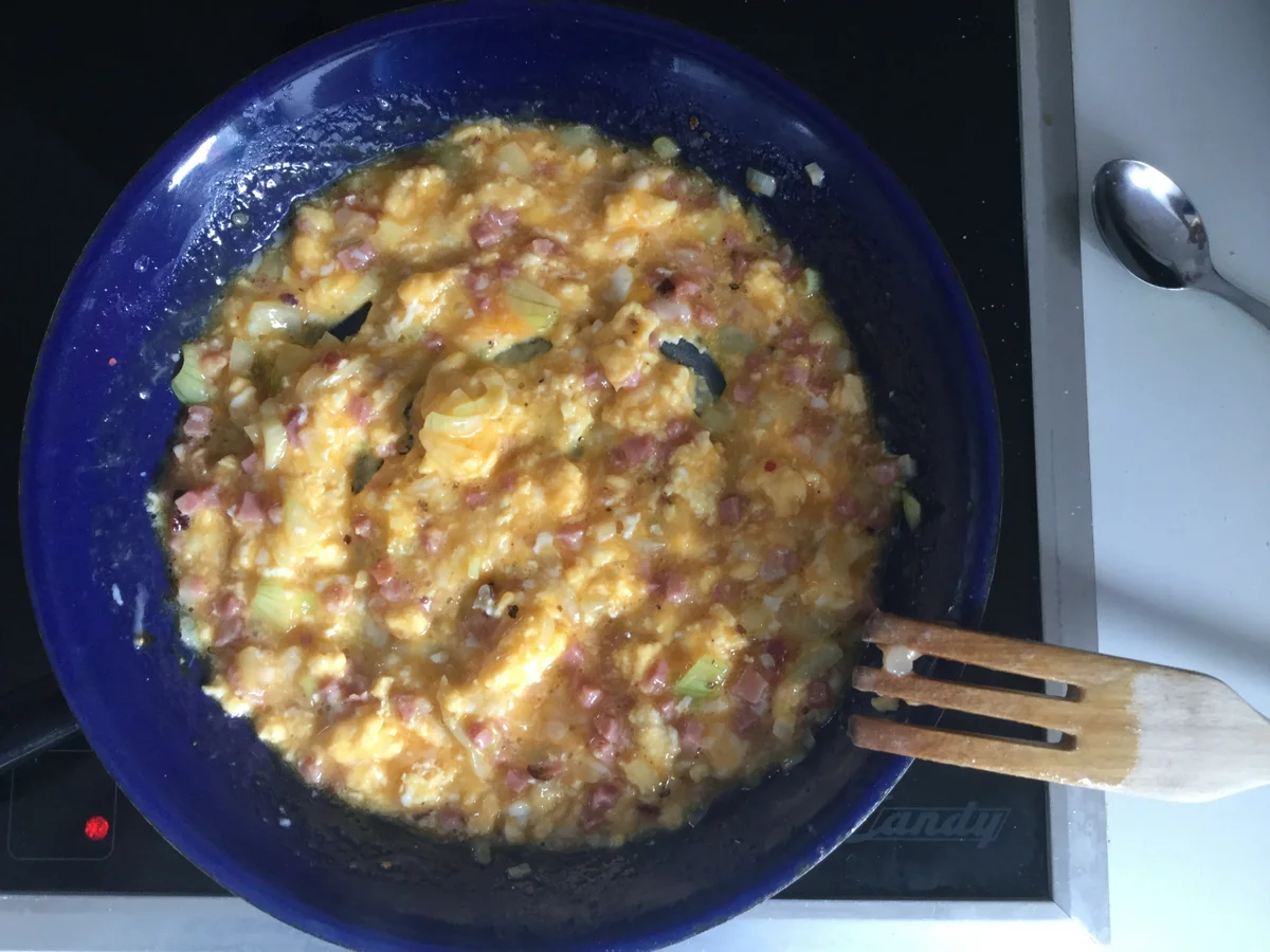 Rezept: Rührei mit Zwiebeln und Speck Bild Nr. 3623 Rührei mit Zwiebeln und Speck - Rezept - Bild Nr. 3623