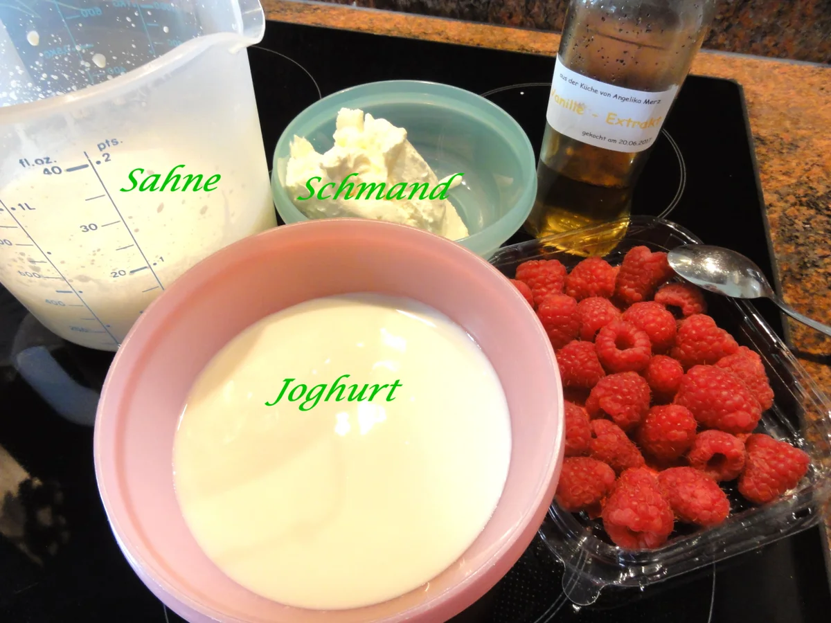 Rezept Schneegestöber Mit Joghurt Und Sahne Dessert: HIMBEER ~ JOGHURT ~ SAHNE - einfach - von Rezeptsammlerin