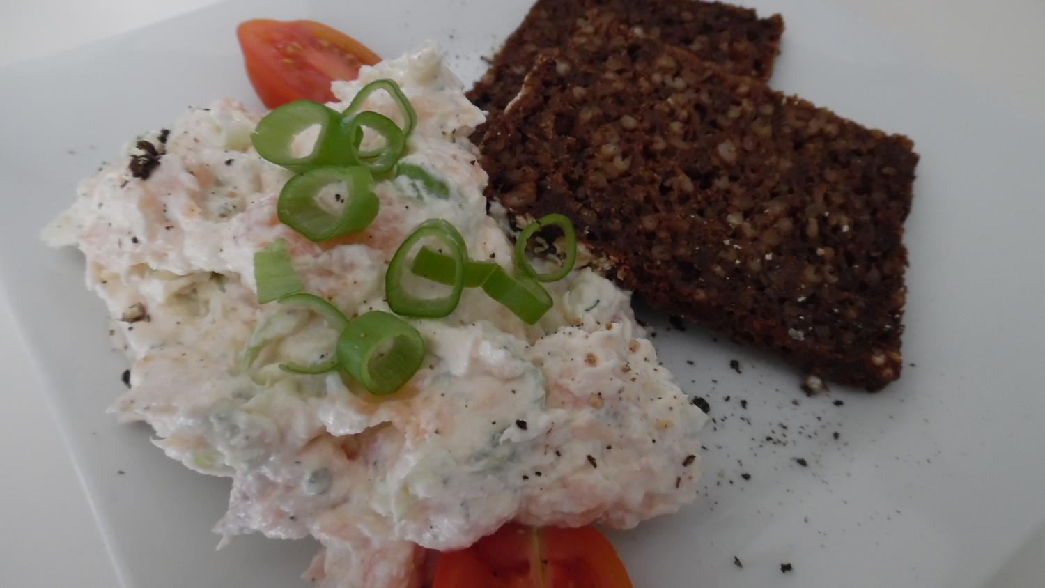 Lachs-Frischkäse-Aufstrich - Rezept mit Bild - kochbar.de