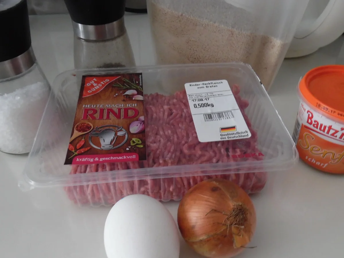 Rezept: Zucchini-Burger auf scharfer Tomaten-Soße mit Gnocchetti Bild Nr. 3625 Zucchini-Burger auf scharfer Tomaten-Soße mit Gnocchetti - Rezept - Bild Nr. 3625