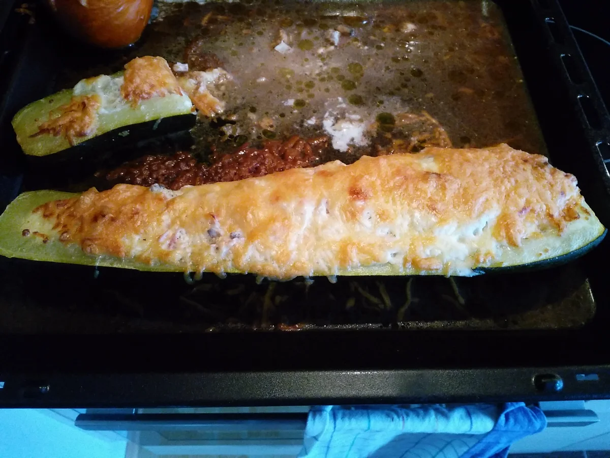 Gefüllte Zuccini mit Bratkartoffeln - Rezept - Bild Nr. 3626
