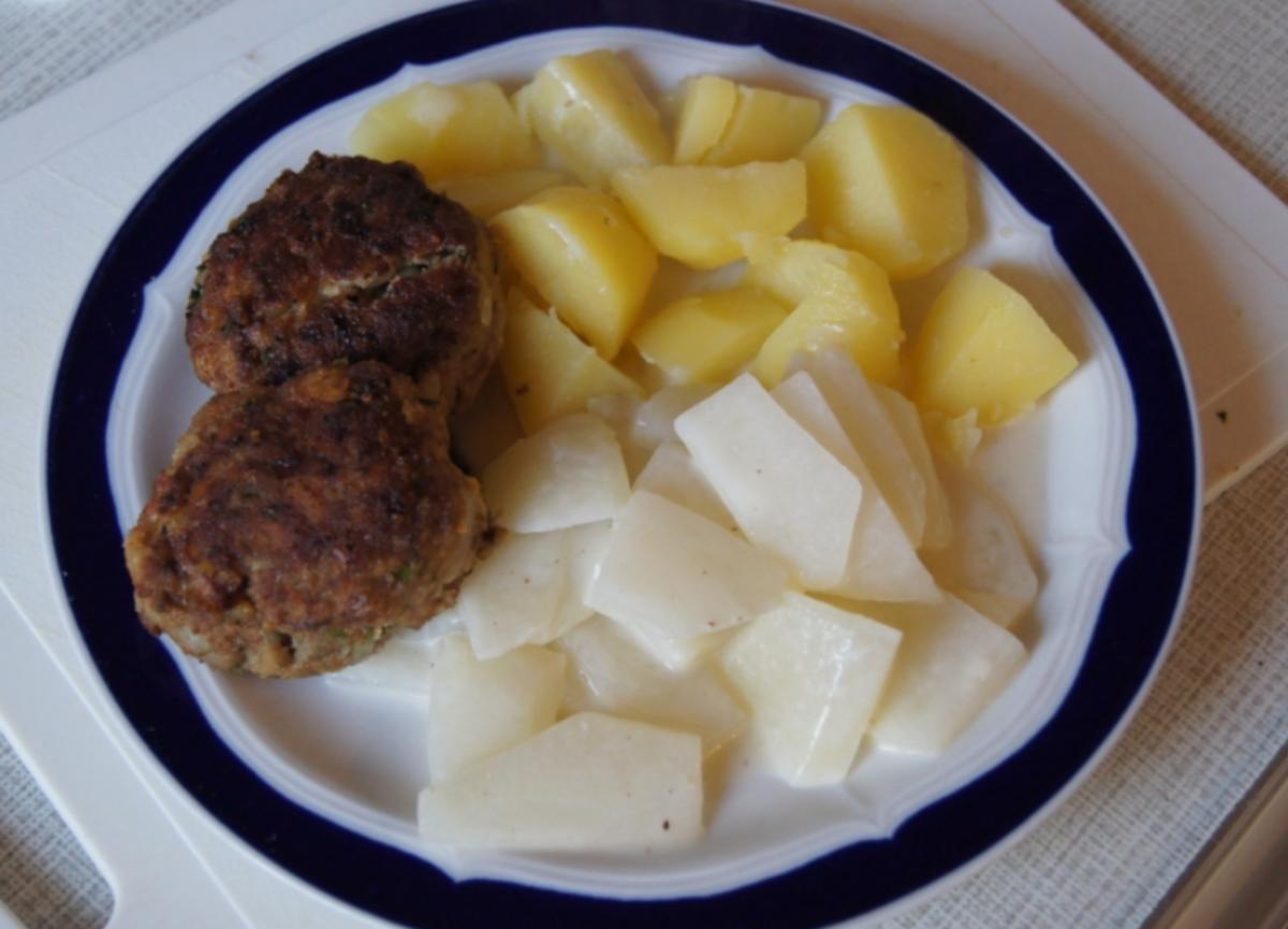 Rindfleischbuletten mit Kräutern, Sahnekohlrabi und Kartoffeln - Rezept - Bild Nr. 3624