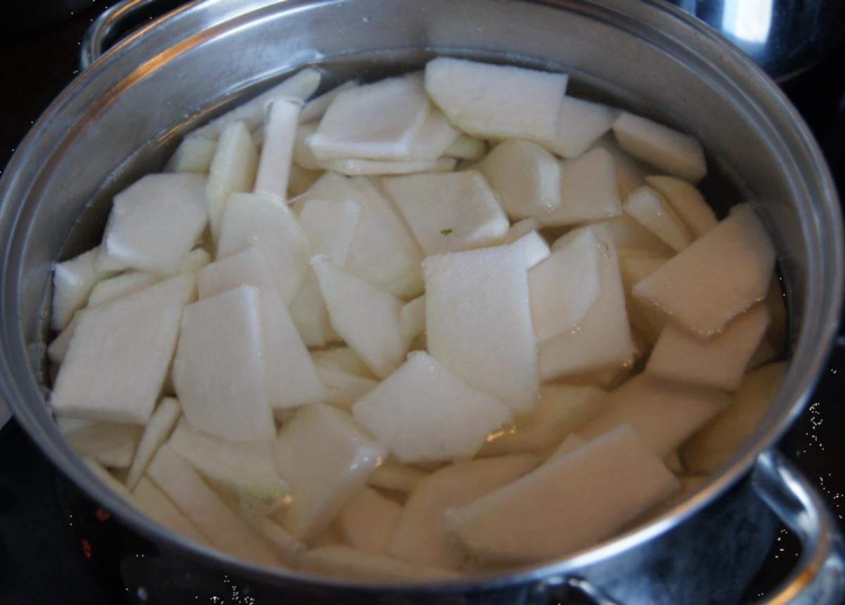 Rindfleischbuletten mit Kräutern, Sahnekohlrabi und Kartoffeln - Rezept - Bild Nr. 3626