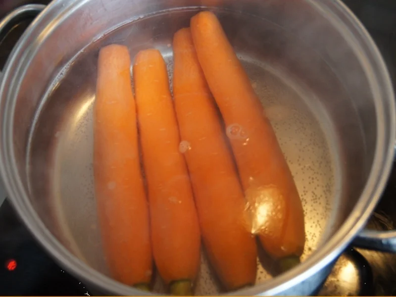 Knusper-Hähnchenkeulen mit Honig-Bundmöhren - Rezept - Bild Nr. 3631