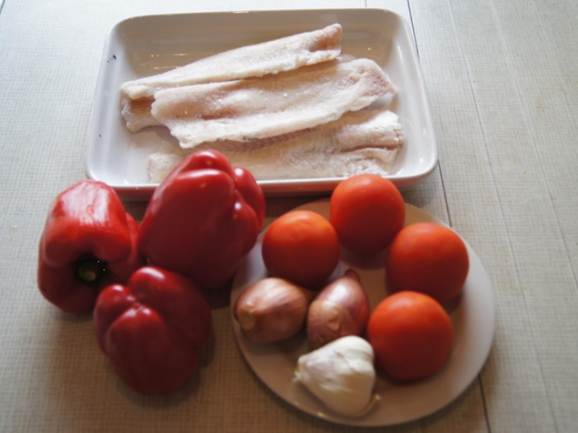 Seelachsfilet auf Tomaten-Paprika-Gemüse - Rezept - kochbar.de