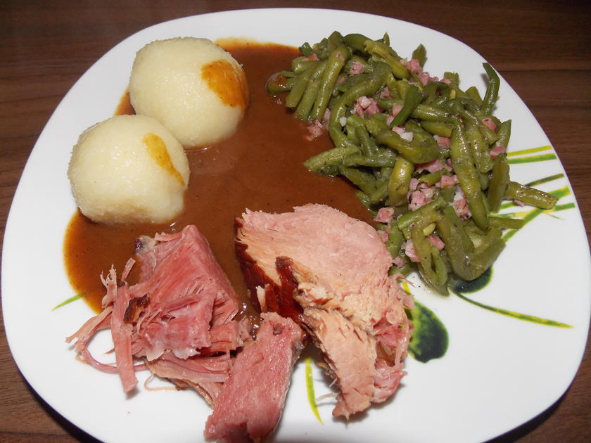 Kasslerkamm mit grünen Speckbohnen und Kartoffeln oder Klößen - Rezept ...