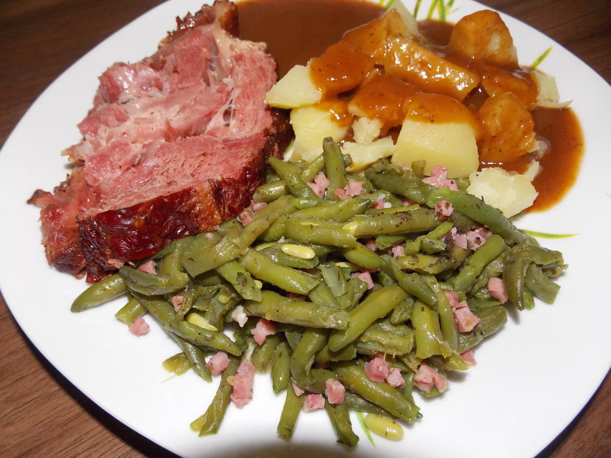 Kasslerkamm mit grünen Speckbohnen und Kartoffeln oder Klößen - Rezept ...