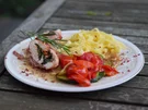 Putenroulade gefüllt mit Basilikumbett, getrockneten Tomaten und Käse - Rezept - Bild Nr. 2