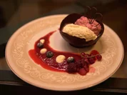 Schokoladenkugel gefüllt mit Mousse nach Pückler Art - Rezept - Bild Nr. 2