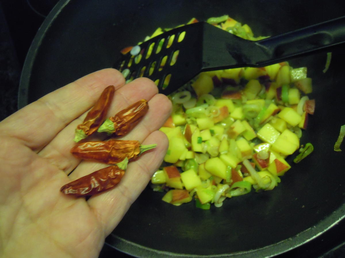 Lachsforellenfilet mit Pasta in Pfirsich - Salsa - Sauce - Rezept - Bild Nr. 3646