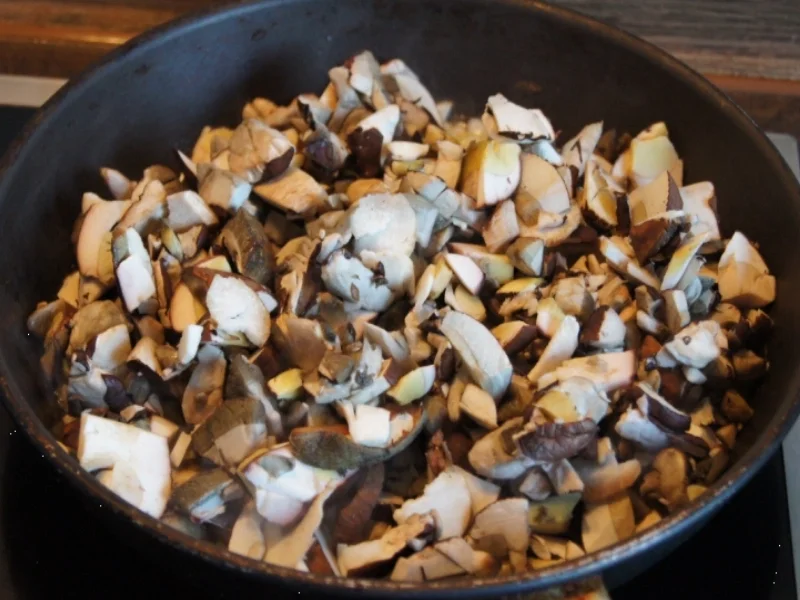 Waldpilzpfanne mit Bauerbutterbrot - Rezept - Bild Nr. 8