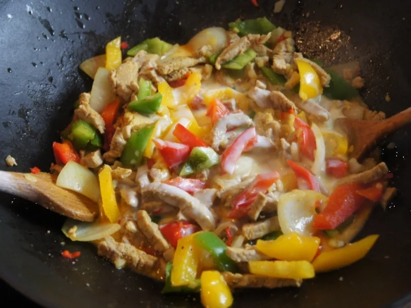 Sahne-Schweinefilet-Gemüse-Geschnetzeltes aus dem Wok mit Pellkartoffeln - Rezept - Bild Nr. 3671