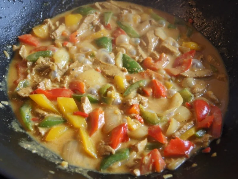 Sahne-Schweinefilet-Gemüse-Geschnetzeltes aus dem Wok mit Pellkartoffeln - Rezept - Bild Nr. 3673