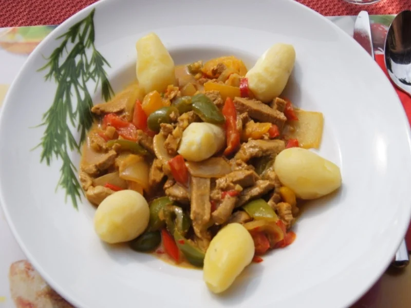 Sahne-Schweinefilet-Gemüse-Geschnetzeltes aus dem Wok mit Pellkartoffeln - Rezept - Bild Nr. 3674