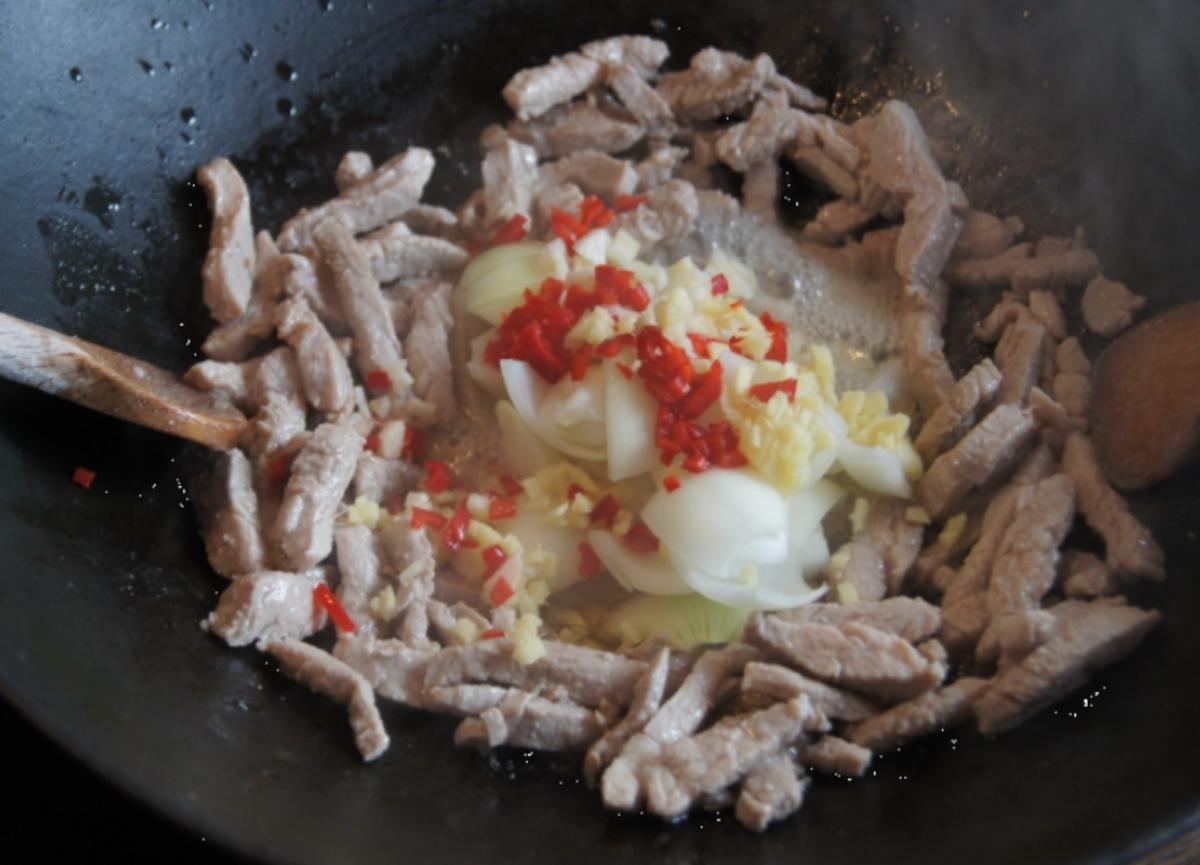 Sahne-Schweinefilet-Gemüse-Geschnetzeltes aus dem Wok mit Pellkartoffeln - Rezept - Bild Nr. 3676