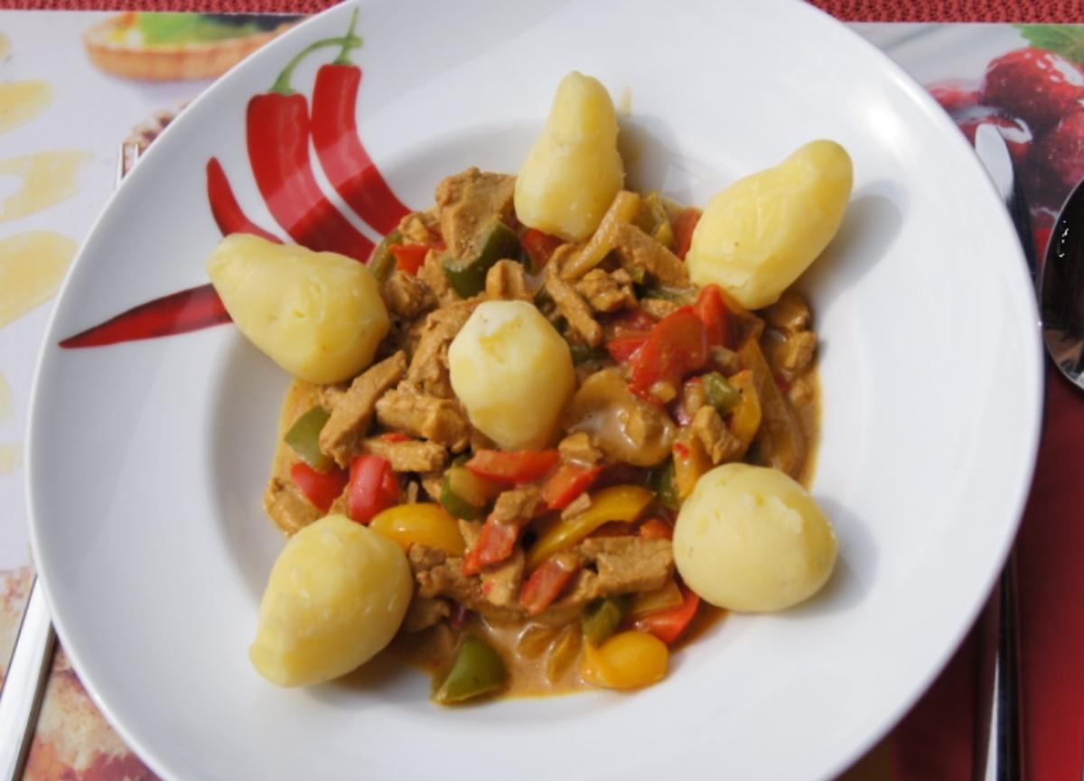 Bilder für Sahne-Schweinefilet-Gemüse-Geschnetzeltes aus dem Wok mit Pellkartoffeln - Rezept