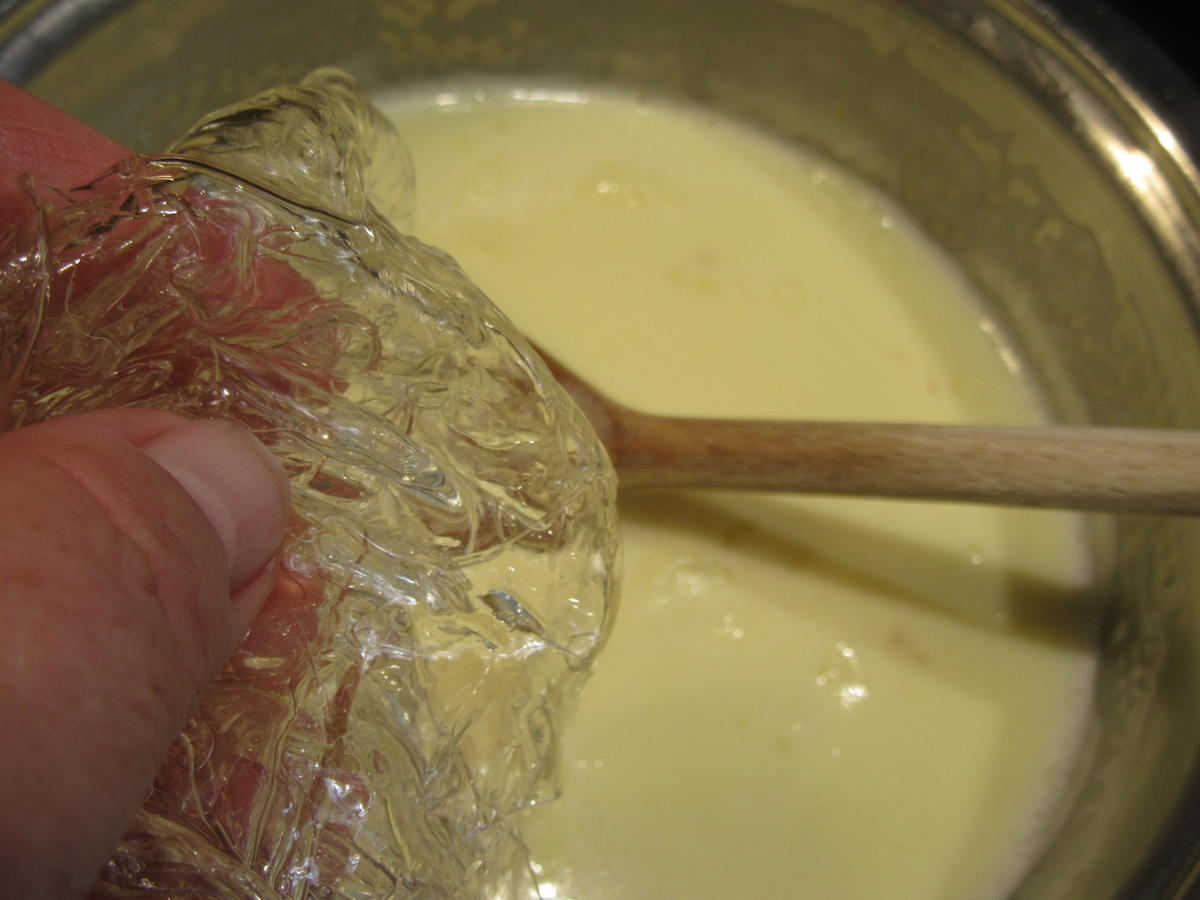 Dessert: Zitronen-Pannacotta auf Kirschgrütze mit Schokoladenkeks - Rezept - Bild Nr. 3672