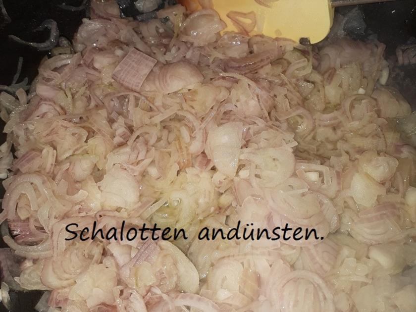 indisch: Punjabi Baingan Bharta - Auberginen-Mus nach Art des Punjab ...