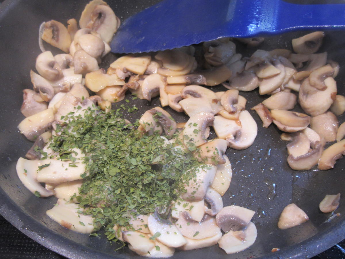 Pilze: Champignon-Ragout im Buttermilchpfannkuchen - Rezept - Bild Nr. 3710
