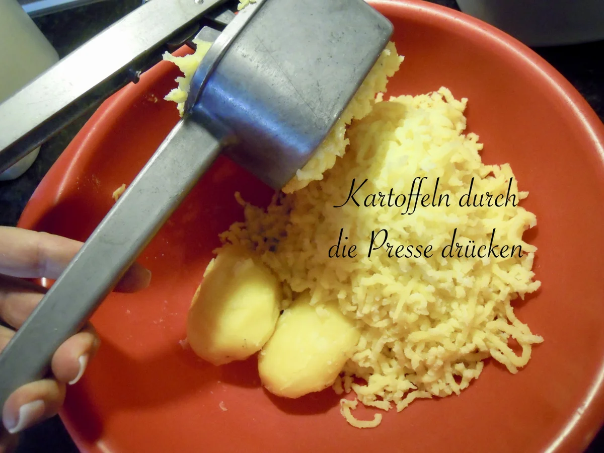 Zwetschgen Knödel mit Marzipanfüllung und Amarettinibröseln - Rezept - Bild Nr. 3699