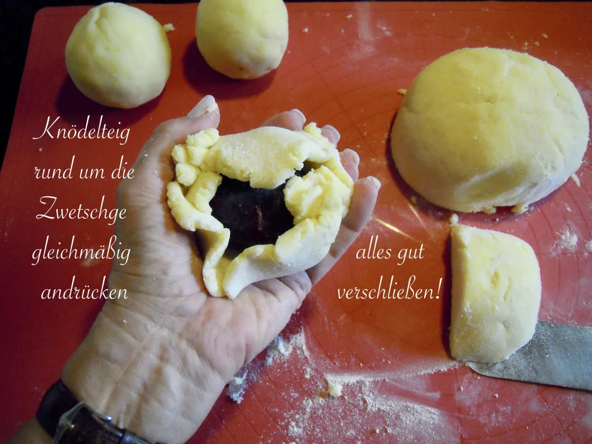 Zwetschgen Knödel mit Marzipanfüllung und Amarettinibröseln - Rezept - Bild Nr. 3701