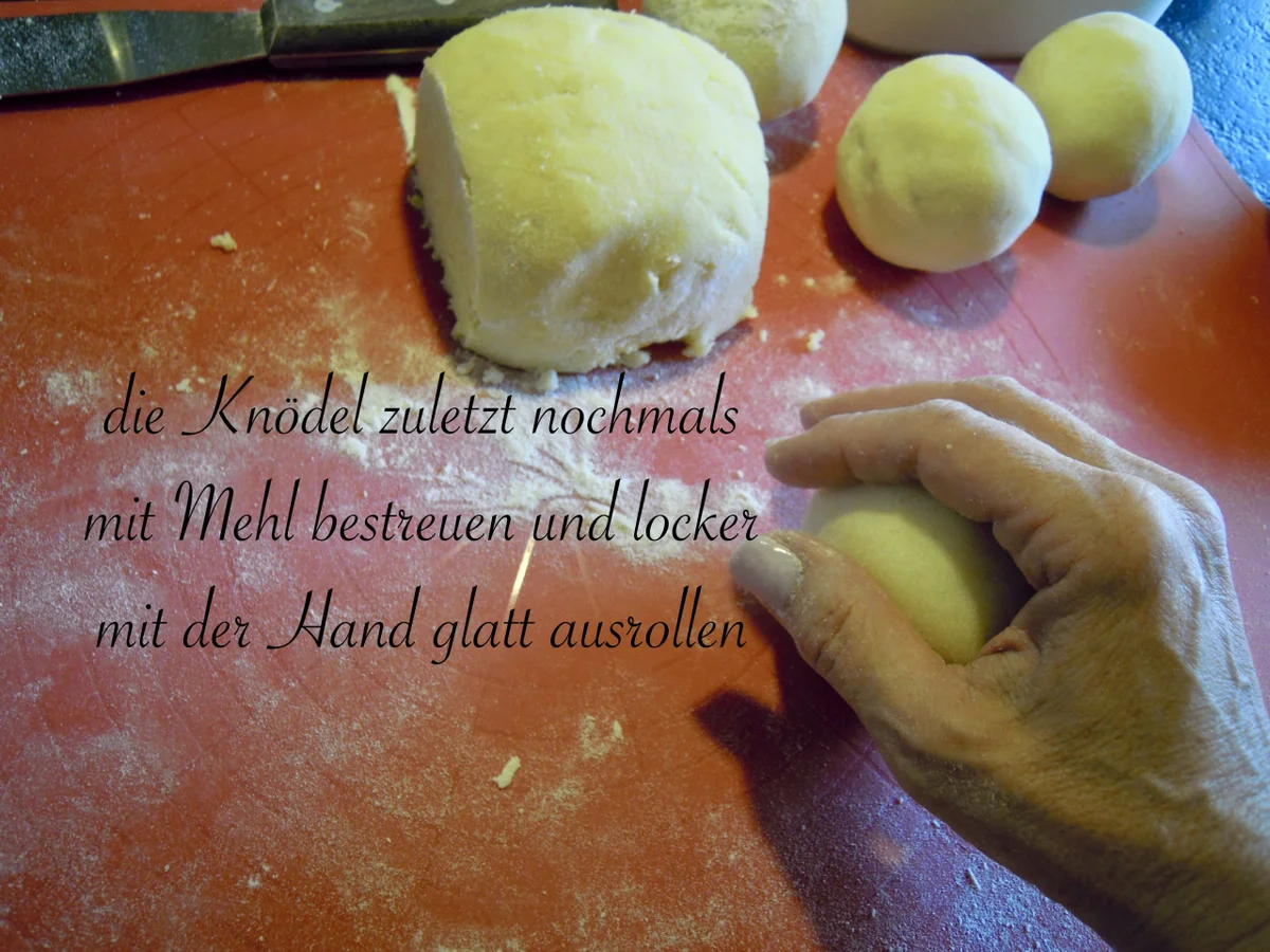 Zwetschgen Knödel mit Marzipanfüllung und Amarettinibröseln - Rezept - Bild Nr. 3704