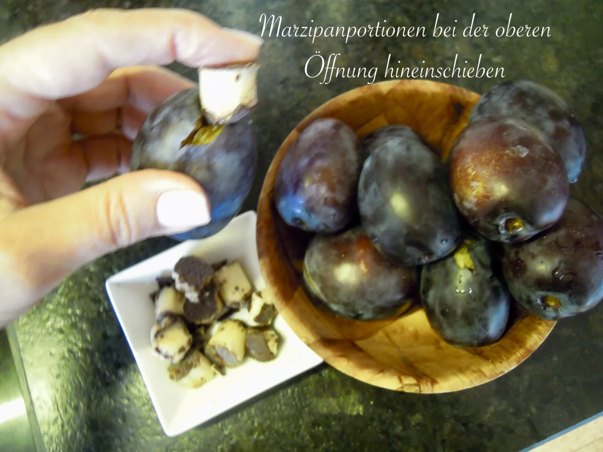 Zwetschgen Knödel mit Marzipanfüllung und Amarettinibröseln - Rezept - Bild Nr. 3706