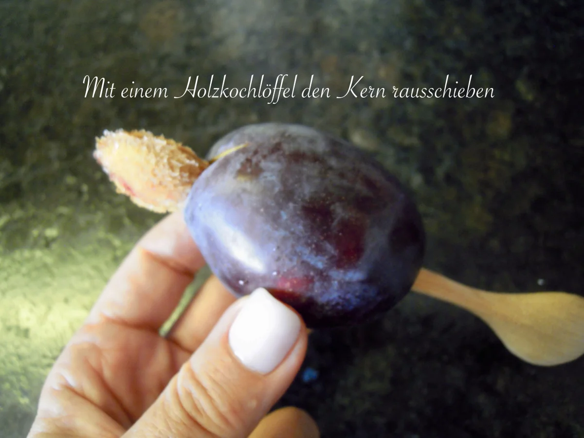 Zwetschgen Knödel mit Marzipanfüllung und Amarettinibröseln - Rezept - Bild Nr. 3709