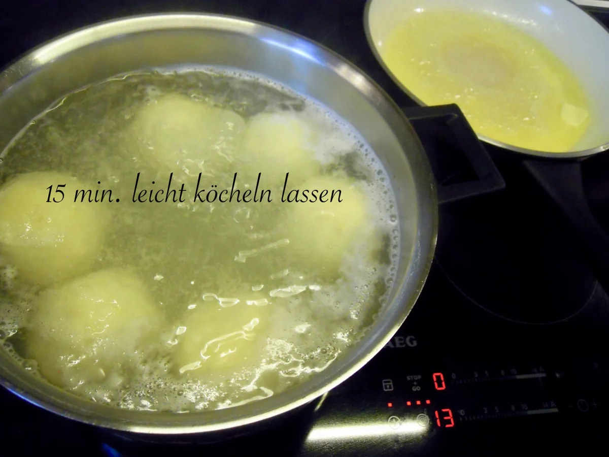 Zwetschgen Knödel mit Marzipanfüllung und Amarettinibröseln - Rezept - Bild Nr. 3711