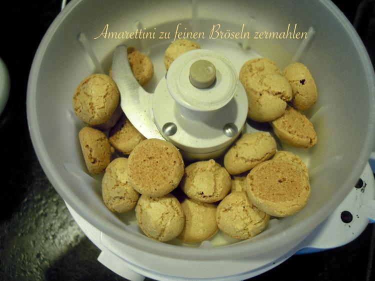 Zwetschgen Knödel mit Marzipanfüllung und Amarettinibröseln - einfach ...