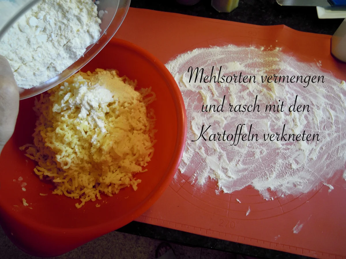 Zwetschgen Knödel mit Marzipanfüllung und Amarettinibröseln - Rezept - Bild Nr. 3698