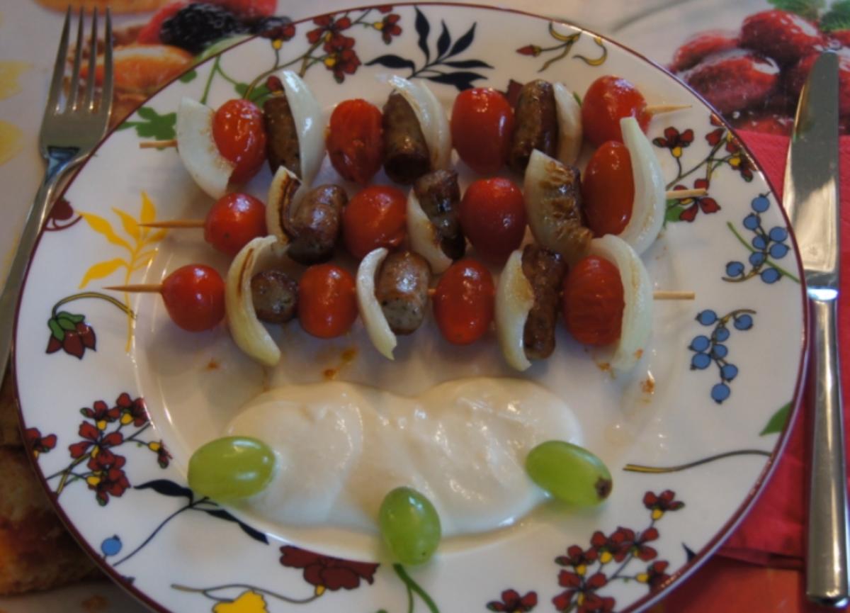 Würstchen-Gemüse-Spieße mit Jogurt-Meerrettich-Honig-Sauce - Rezept - Bild Nr. 11