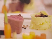 Niedrig gegartes Rinderfilet mit glasierten Möhren und getrüffeltem Kartoffelpüree - Rezept - Bild Nr. 2