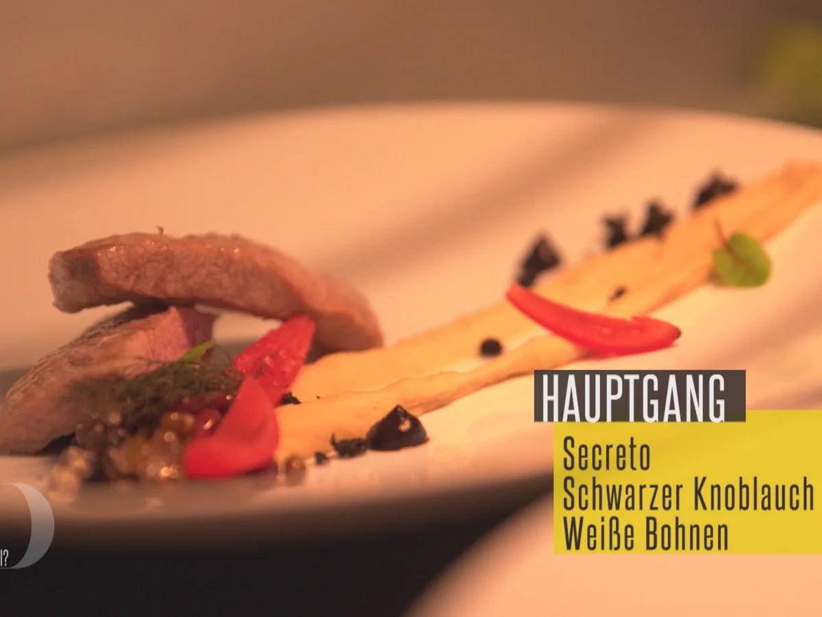 Iberico Secreto mit weißem Bohnenpüree und schwarzem Knoblauchgel - Rezept - Bild Nr. 2