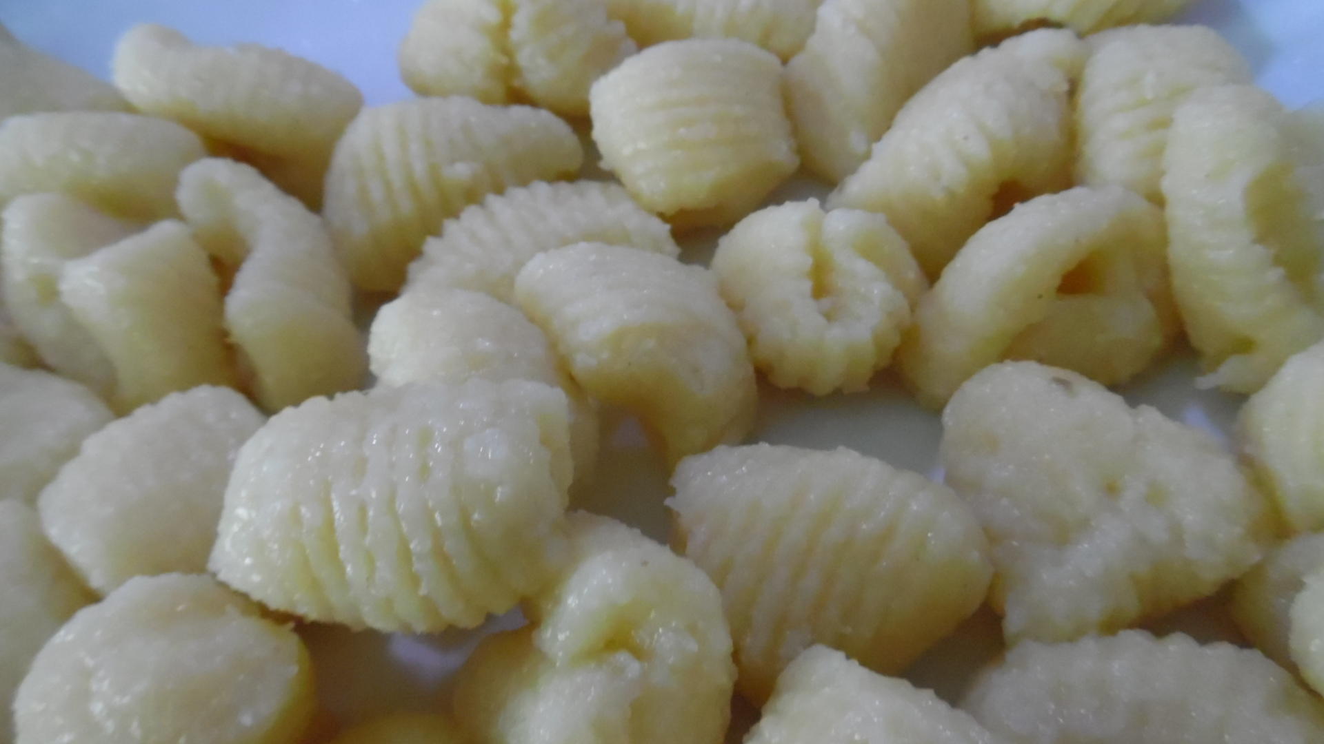 Bilder für Gnocchi meine Variante Nr.???.........ohne Ei, aber mit Grieß....und 