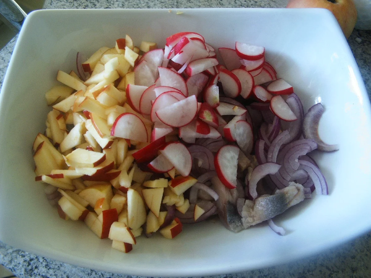 Matjessalat mit Radieschen Ananas und Apfel - Rezept - Bild Nr. 3701