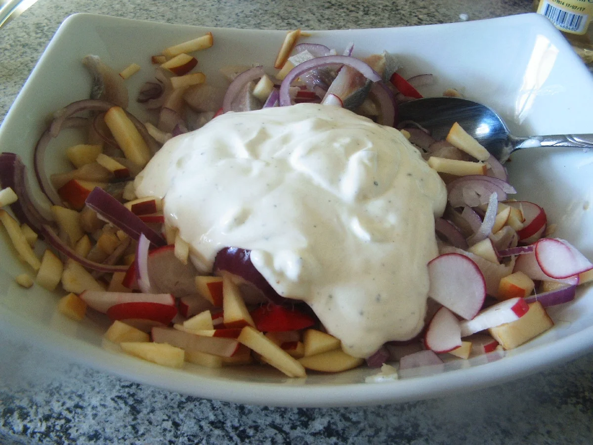 Matjessalat mit Radieschen Ananas und Apfel - Rezept - Bild Nr. 3703
