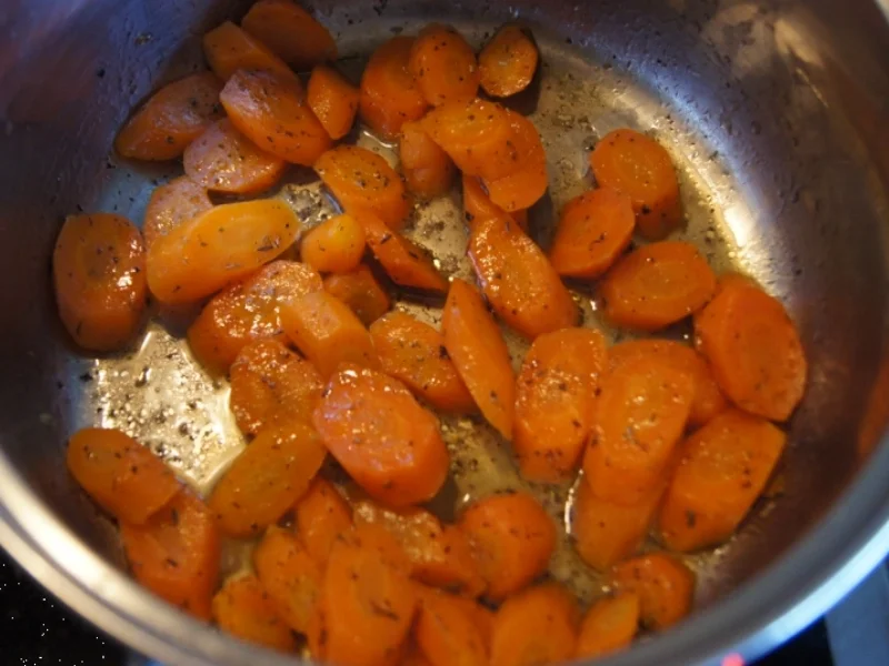 Rezept: Kalbfleischgeschnetzeltes mit Honigmöhren und Pellkartoffeldrillingen Bild Nr. 3709 Kalbfleischgeschnetzeltes mit Honigmöhren und Pellkartoffeldrillingen - Rezept - Bild Nr. 3709