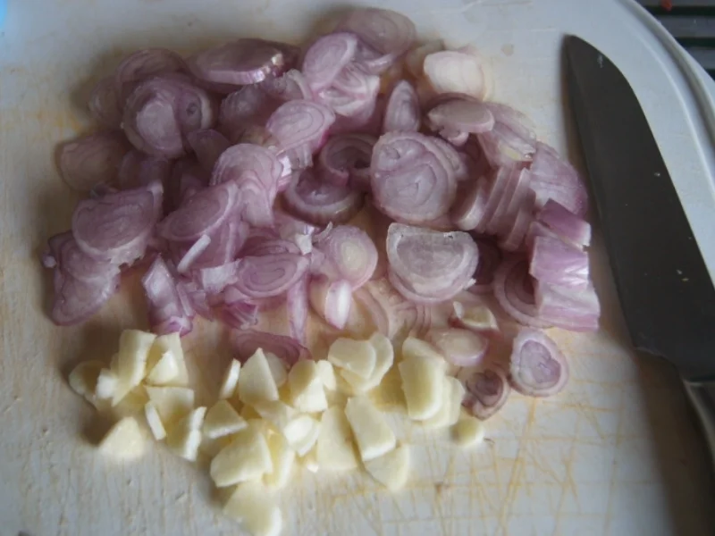 Rezept: Kalbfleischgeschnetzeltes mit Honigmöhren und Pellkartoffeldrillingen Bild Nr. 3716 Kalbfleischgeschnetzeltes mit Honigmöhren und Pellkartoffeldrillingen - Rezept - Bild Nr. 3716