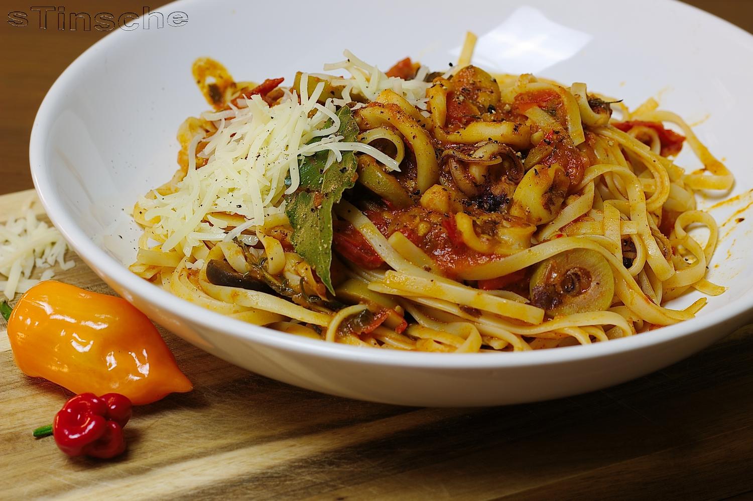 Calamari in Tomatensoße - Rezept mit Bild - kochbar.de