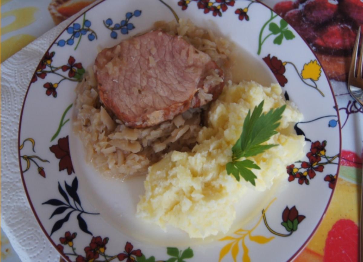 Kasseler auf tschechischen Sauerkraut mit Meerrettich-Kartoffelstampf - Rezept - Bild Nr. 3716