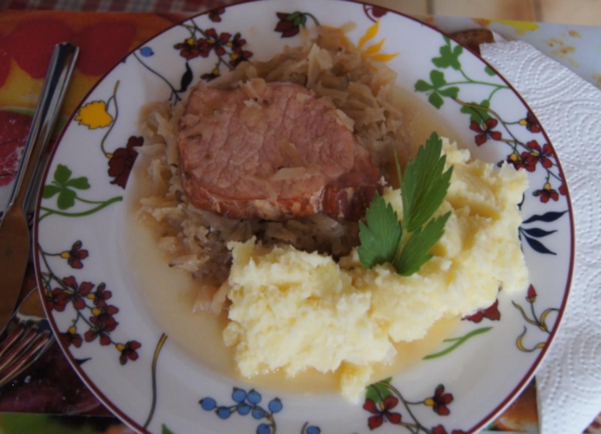 Kasseler auf tschechischen Sauerkraut mit Meerrettich-Kartoffelstampf - Rezept - Bild Nr. 3722
