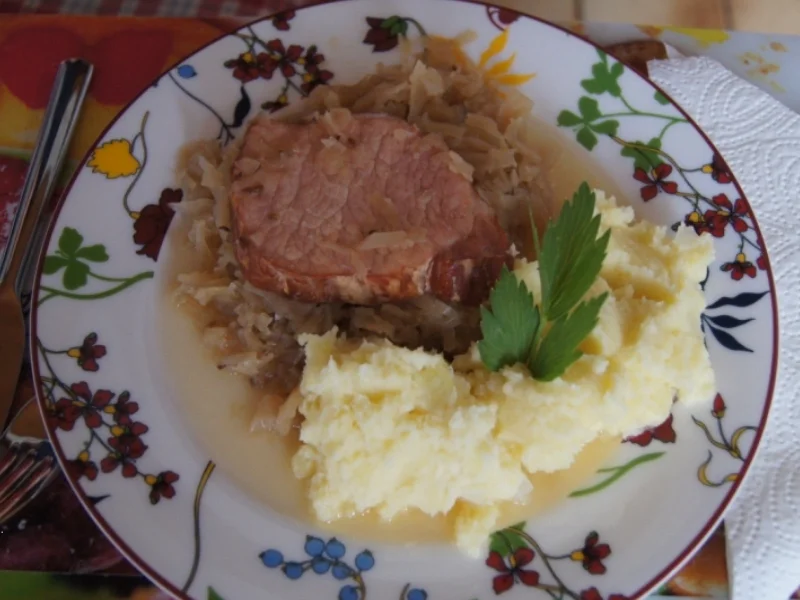 Rezept: Kasseler auf tschechischen Sauerkraut mit Meerrettich-Kartoffelstampf Bild Nr. 3722 Kasseler auf tschechischen Sauerkraut mit Meerrettich-Kartoffelstampf - Rezept - Bild Nr. 3722