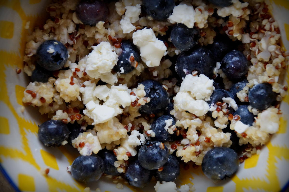 Pikant-fruchtiger Blaubeer-Ziegenkäse-Quinoa-Salat - Rezept - Bild Nr. 3939