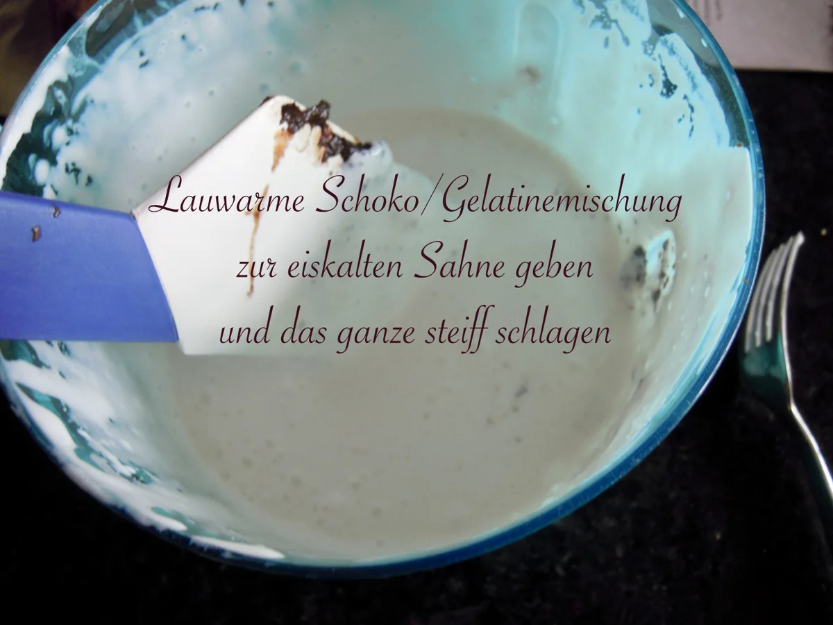 2 verschiedene Schokotörtchen mit Pistazien - Schoko - Sahne -  Füllung - Rezept - Bild Nr. 3783