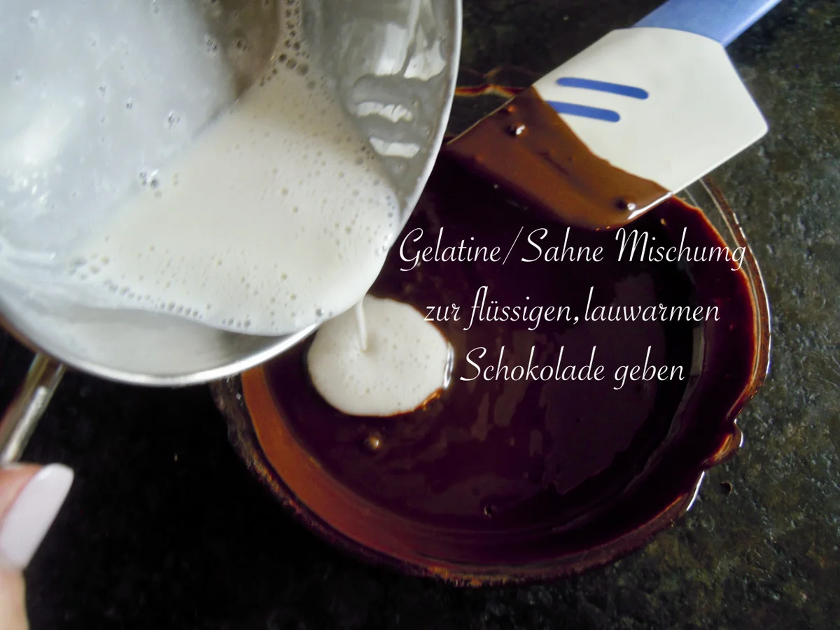 2 verschiedene Schokotörtchen mit Pistazien - Schoko - Sahne -  Füllung - Rezept - Bild Nr. 3786