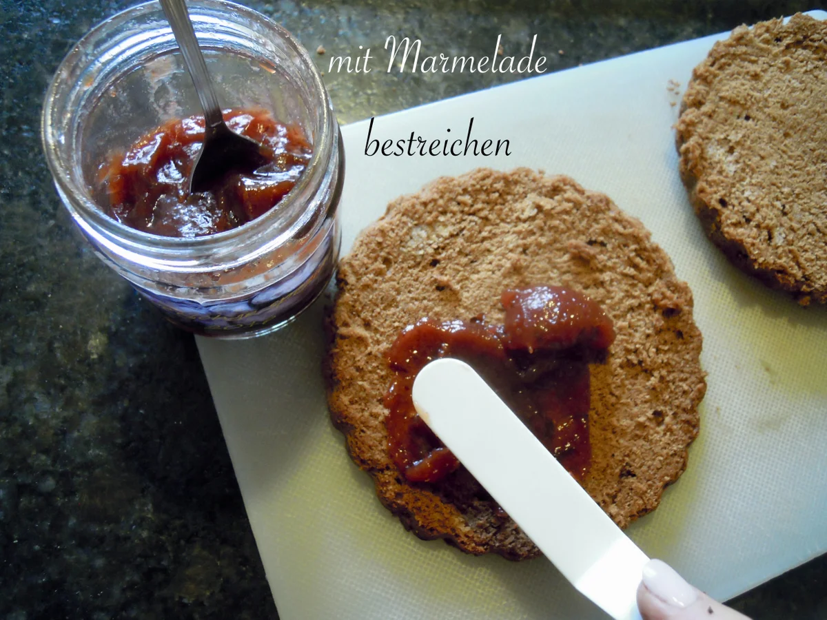 2 verschiedene Schokotörtchen mit Pistazien - Schoko - Sahne -  Füllung - Rezept - Bild Nr. 3790